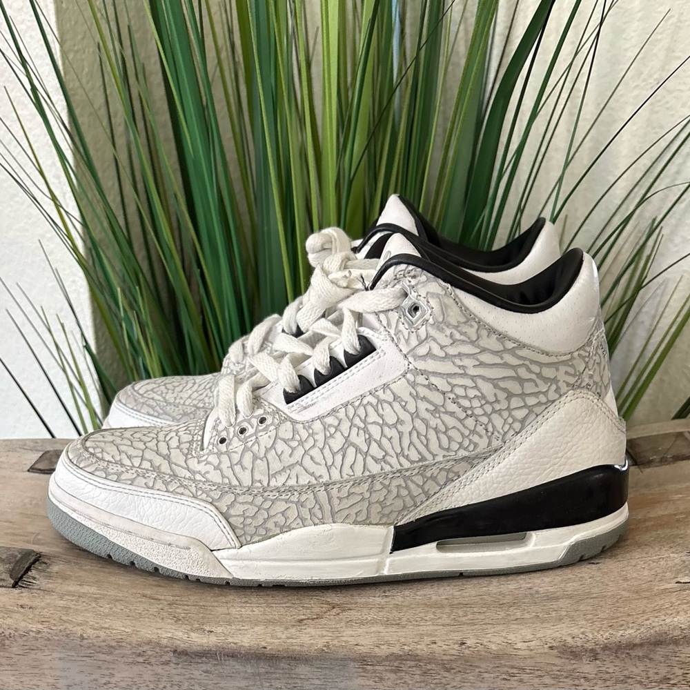 Air Jordan 3 Retro Flip Sneakers